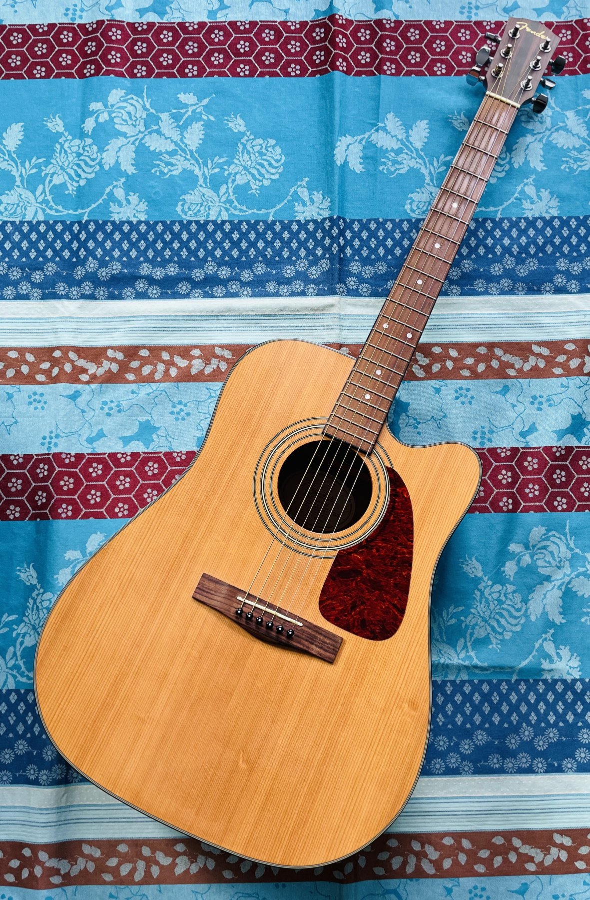 Guitare électro-acoustique Fender DG-14 SCE TF n°CC02109790, cordes et chevilles neuves