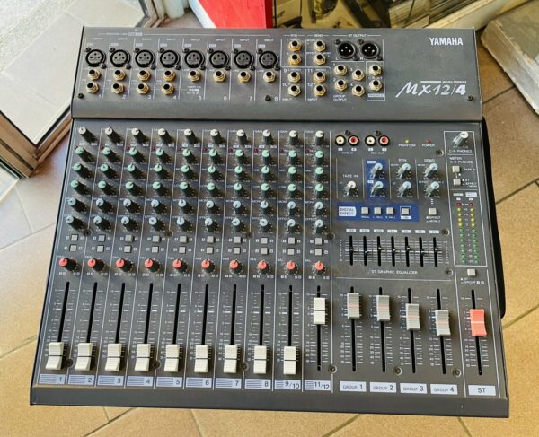 Table de mixage analogique Yamaha MX12/4 n°PM01555