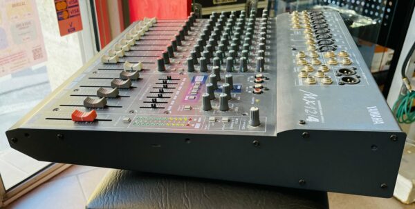 Table de mixage analogique Yamaha MX12/4 n°PM01555 – Image 3