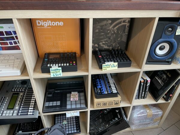 Boite à rythme synthé Elektron Syntakt n°A352221Z715674, boite, câbles d’origine – Image 8