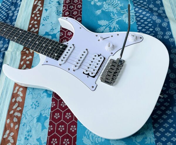 Guitare électrique Ibanez Gio Series GRG 140 White n°GS2405361 – Image 2
