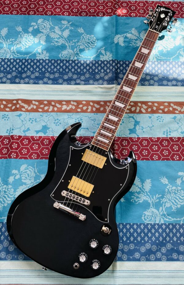 Guitare Gibson SG Standard DC 2H HT RW Ebony n°226420418, micros Classic 57 plus + 57 classique vintage, plaque Mojotone DC Solderless Harness, belle housse Gibson Deluxe