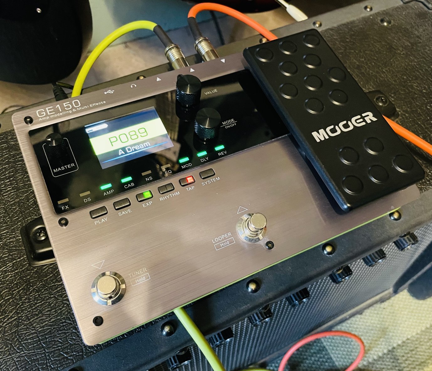 Multieffets Mooer Ge-150 n°2526609, alim, boite d’origine