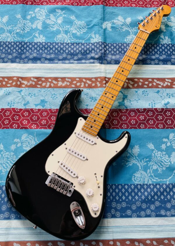 Guitare électrique luthier O’Scannell stratocaster C5 n°ST-62AAL (1980, France), plaque Fender standard USA, étui Tobago, sangle cuir USA, straplocks, révision Thébé Lutherie (mai 2025)