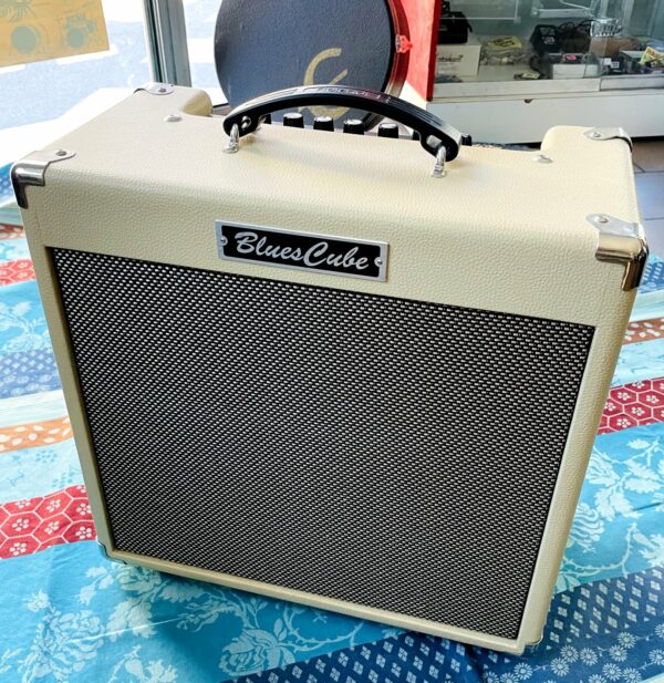 Ampli guitare Roland Blues Cube Hot Vintage Blond n°Z5J3443, alim