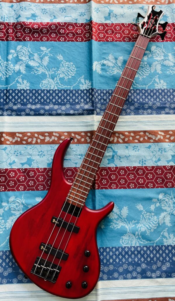 Basse électrique Epiphone Toby Deluxe IV Bass Translucent Red n°20092350020 (Indonésie), Protective Case Eco Black, sangle, docs Epiphone.