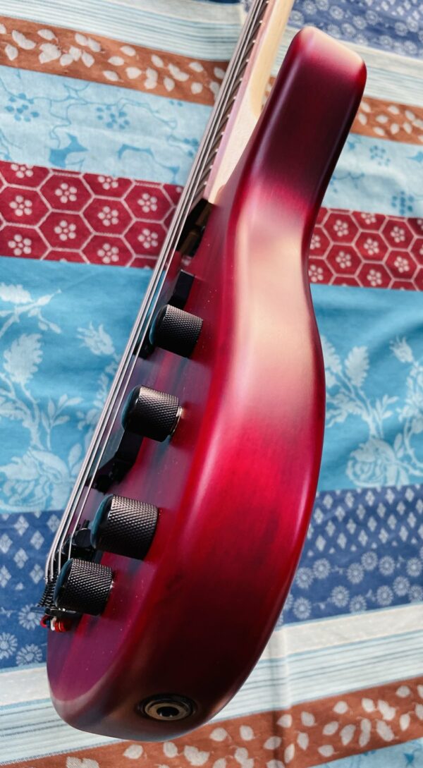 Basse électrique Epiphone Toby Deluxe IV Bass Translucent Red n°20092350020 (Indonésie), Protective Case Eco Black, sangle, docs Epiphone. – Image 5