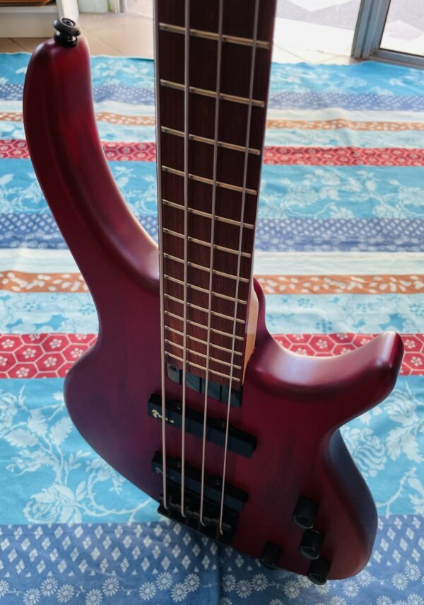 Basse électrique Epiphone Toby Deluxe IV Bass Translucent Red n°20092350020 (Indonésie), Protective Case Eco Black, sangle, docs Epiphone. – Image 11