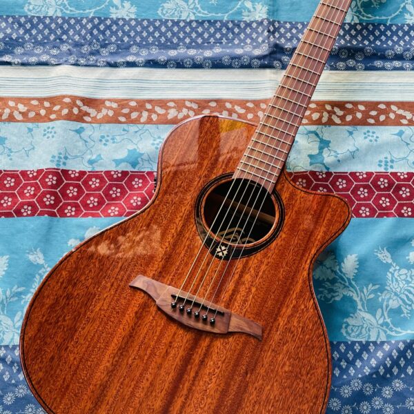 Guitare électro-acoustique Lâg Tramontane T98ACE n°2209LT31191 (China)