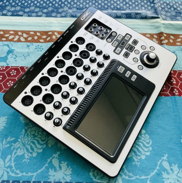 Console numérique QSC Touch Mix 16 n°LAHO60515, alim, housse QSC, notice Française – Image 4