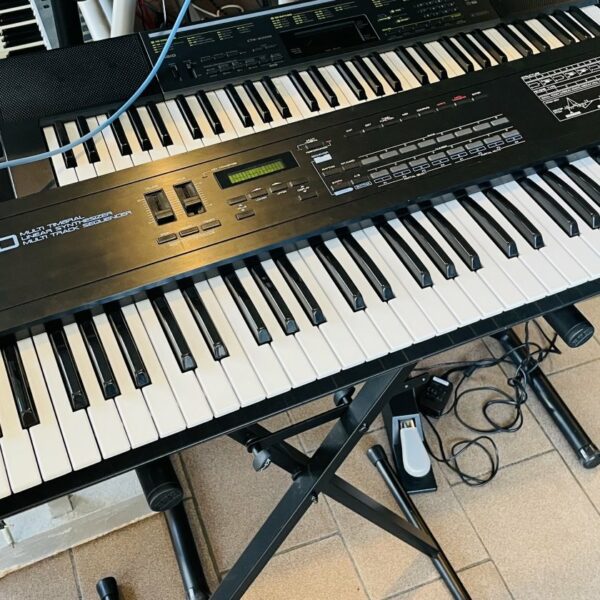Synthétiseur Roland D-20 n°CA26952 (1989, Japan), notice Française