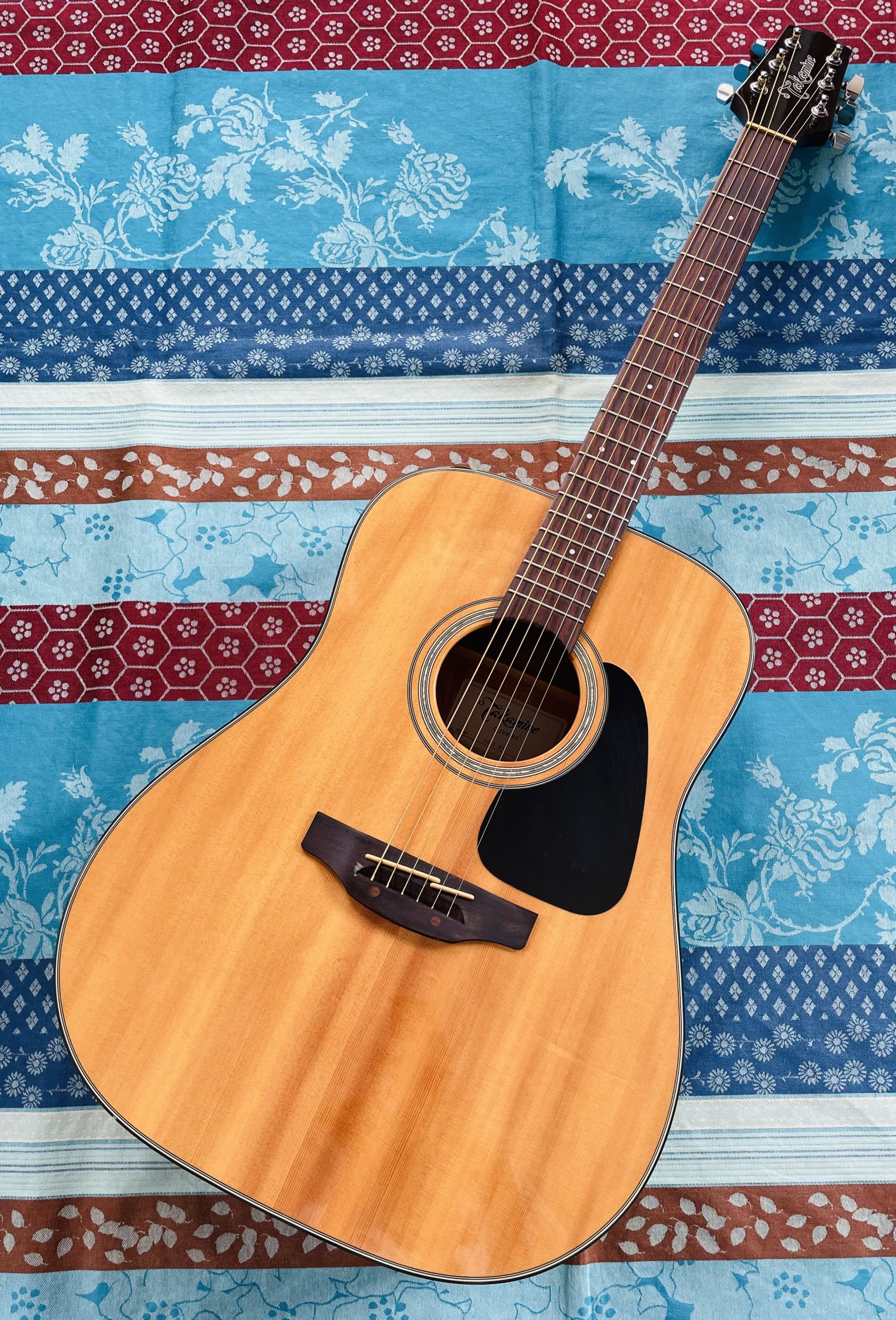 Guitare électro-acoustique dreadnought Takamine GD30 Natural (China), étui Gewa