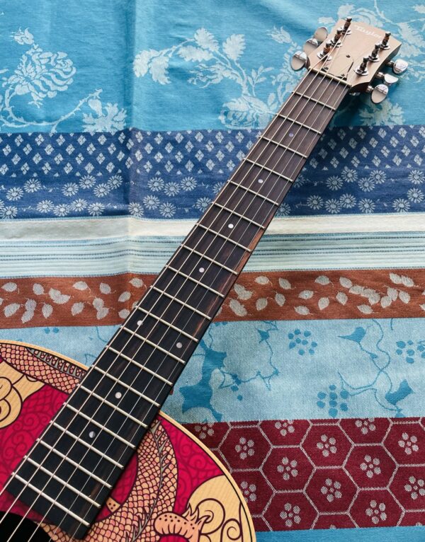 Guitare électro-acoustique Taylor GS Mini-e l’Année du Dragon, housse Taylor, papiers Taylor – Image 3