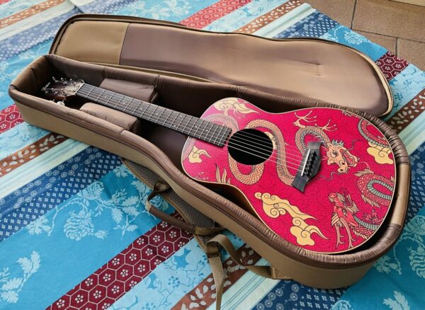 Guitare électro-acoustique Taylor GS Mini-e l’Année du Dragon, housse Taylor, papiers Taylor – Image 14
