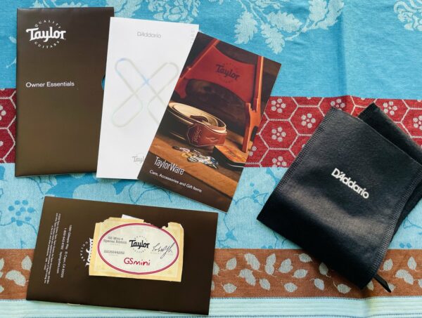 Guitare électro-acoustique Taylor GS Mini-e l’Année du Dragon, housse Taylor, papiers Taylor – Image 16