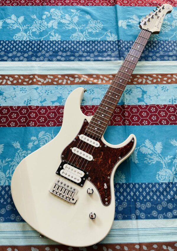 Guitare électrique Yamaha PAC112 VCX n°HQY183034, housse Woodbrass, jack eagletone, révision luthier Amal (11.06.25)