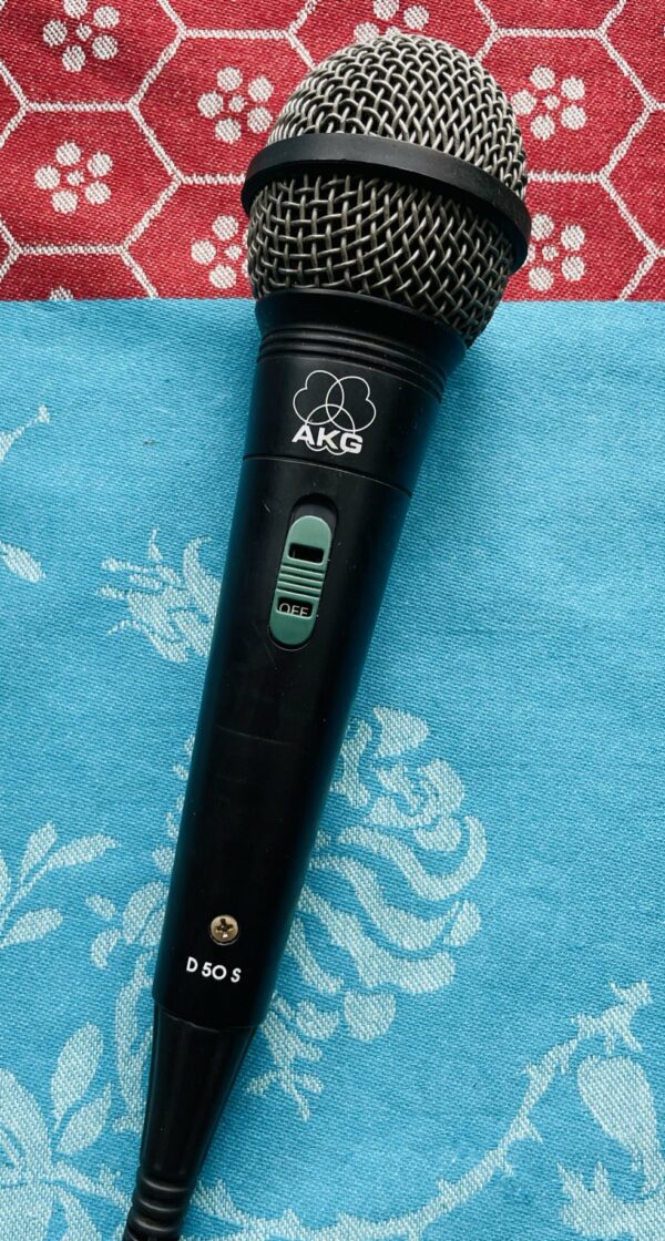 Microphone chant dynamique AKG D50S