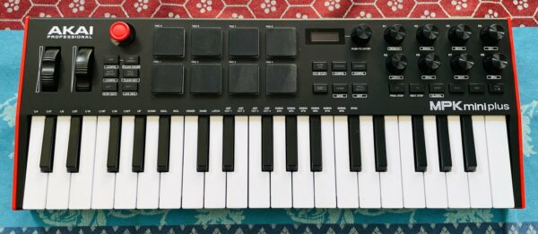 Clavier maitre usb 37 touches Akai MPK Mini plus n°E82205258007369, boite d’origine – Image 5