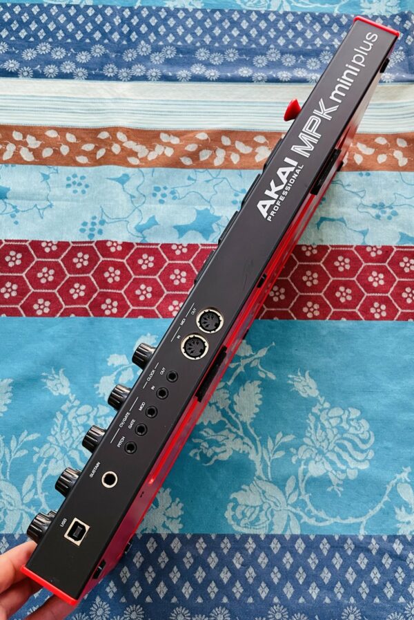 Clavier maitre usb 37 touches Akai MPK Mini plus n°E82205258007369, boite d’origine – Image 2