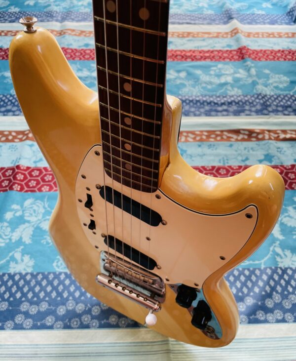 Guitare électrique Fender Mustang Olympic White n°63215 (1975, USA), étui Gator, révision Luthier Vignau La Quinte Altérée – Image 10