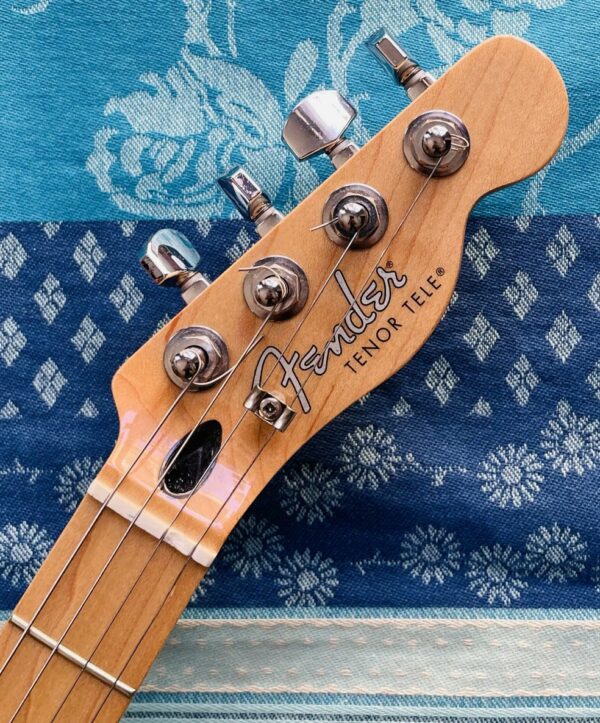 Rare guitare électrique 4 cordes Fender Tenor Tele Lake Placid Blue n°MX1919391, housse Fender d’origine – Image 4