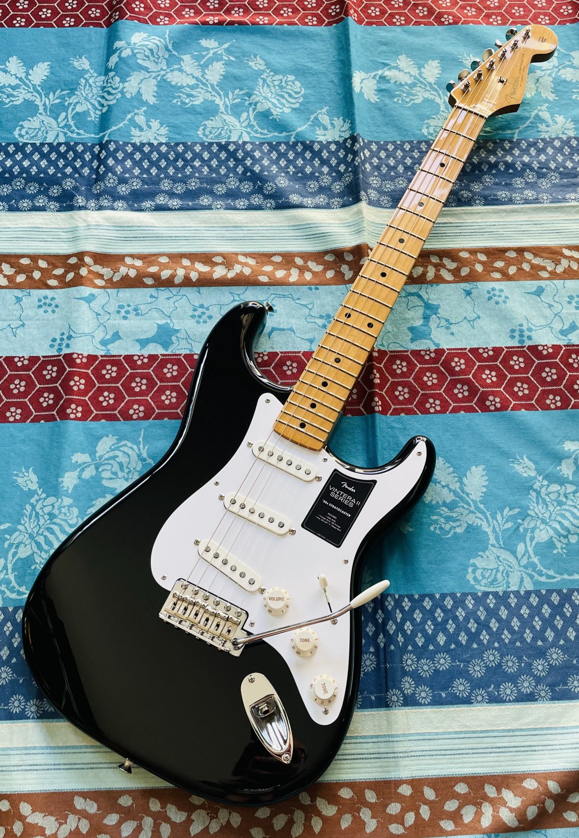 Guitare électrique Fender Vintera II 50’s Stratocaster black maple fingerboard n°MX23114483 (2023, Mexico), housse neuve Fender, facture Hurricaine avril 2025