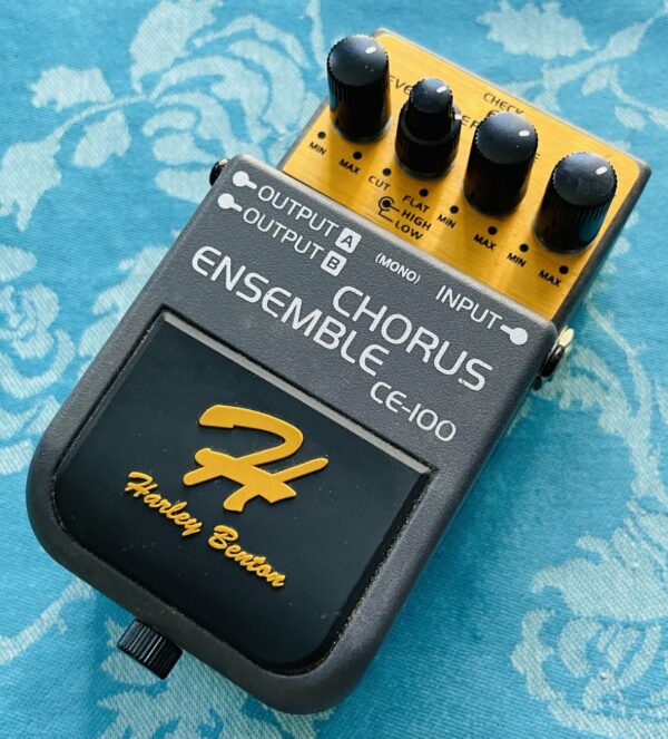 Pédale chorus Harley Benton CE100