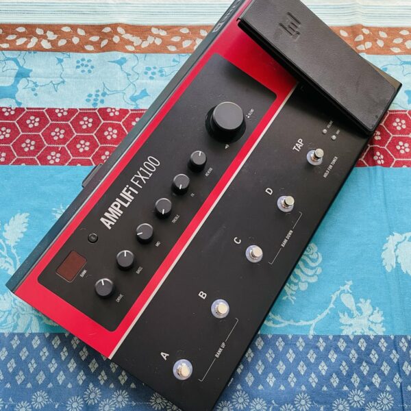 Pédalier multieffets Line 6 Amplifi FX100 n°59000169, alim, notice