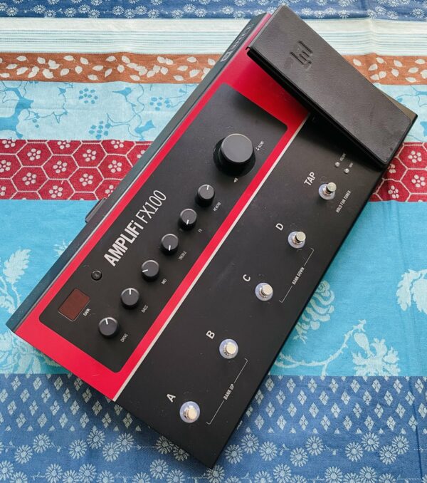 Pédalier multieffets Line 6 Amplifi FX100 n°59000169, alim, notice