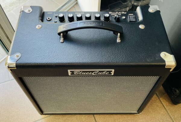 Ampli guitare Roland Blues Cube Hot black n°Z4562110, alim, 0,5 W / 5 W / 15 W / Max 30W – Image 2