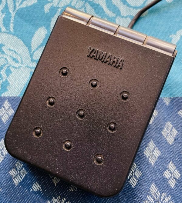 Pédale footswitch Yamaha DD-50 pour batterie électronique Yamaha DD-50