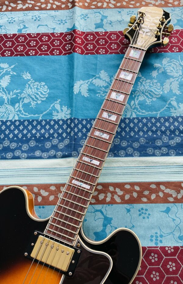 Guitare électrique Epiphone Sheraton II Pro Vintage Sunburst n°18112303251 (2018), étui Epiphone – Image 3