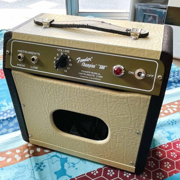 Ampli guitare lampe Fender Champion 600 n°722CAX014, 5W