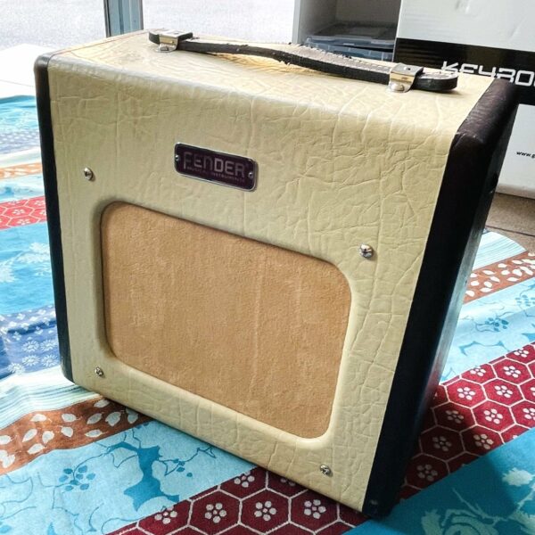 Alternative view of Ampli guitare lampe Fender Champion 600 n°722CAX014, 5W