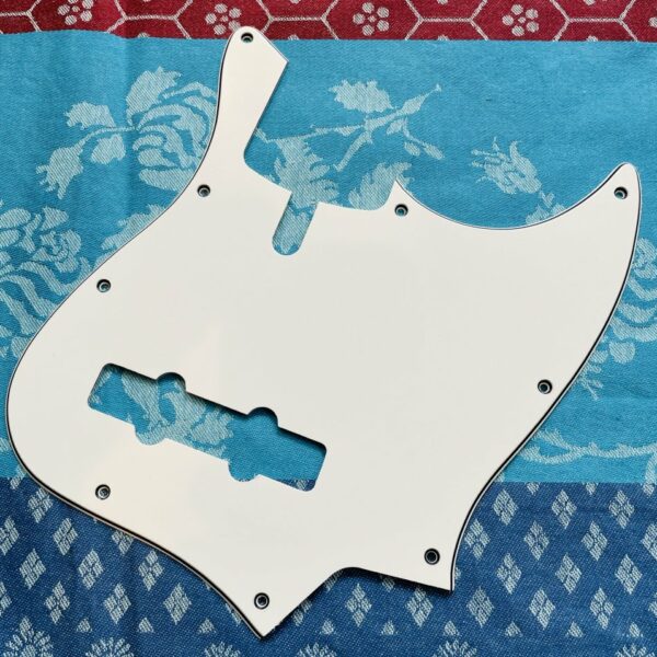 Pickguard Jazz Bass parchment 3 plis, pochette plastique