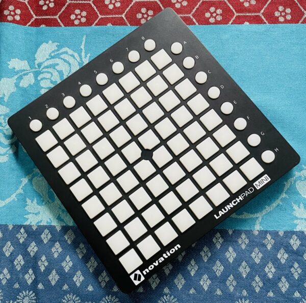 Novation Launchpad mini MK2 n°AS77154100492, boite d’origine, notice, stickers, Ableton 9