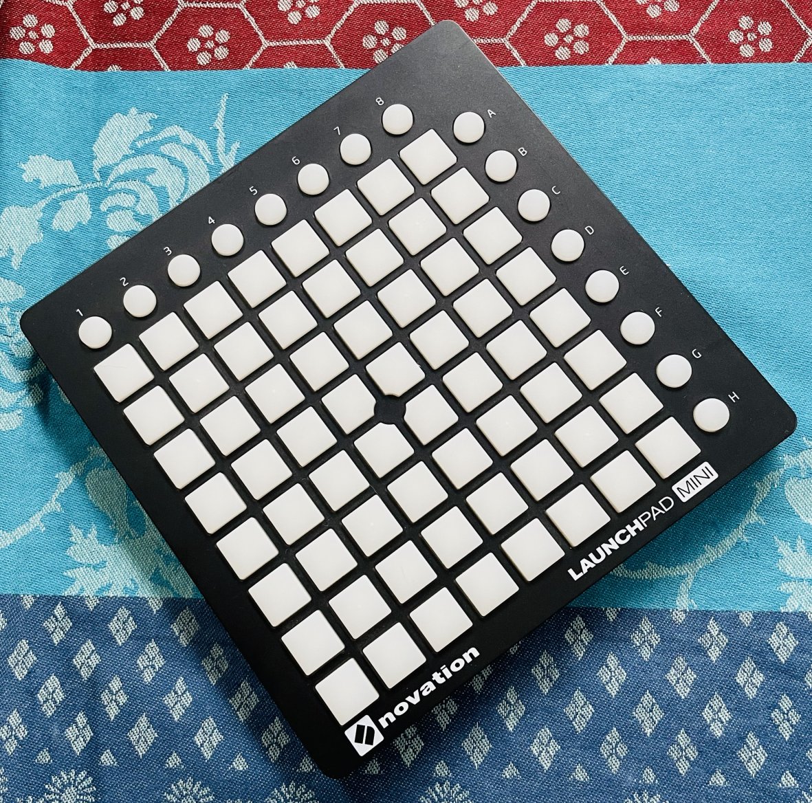 Novation Launchpad mini MK2 n°AS77154100492, boite d’origine, notice, stickers, Ableton 9