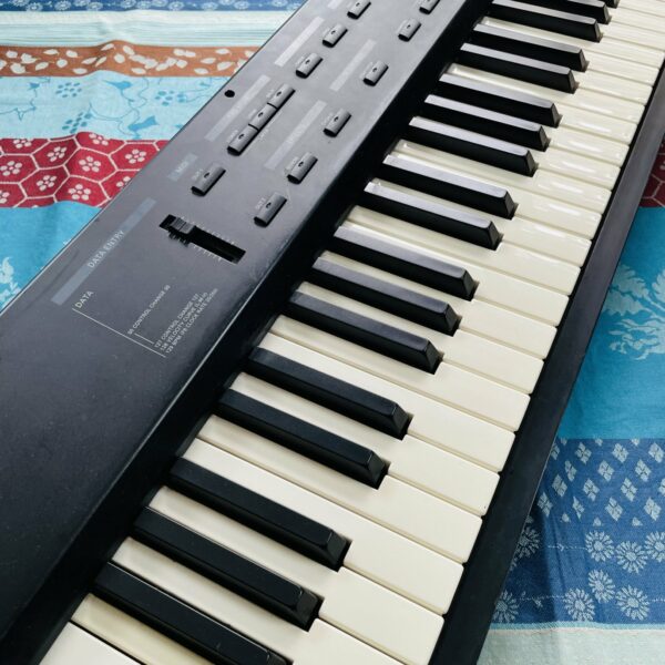 Alternative view of Clavier maitre Roland A-33 n°AK54357, sans alim