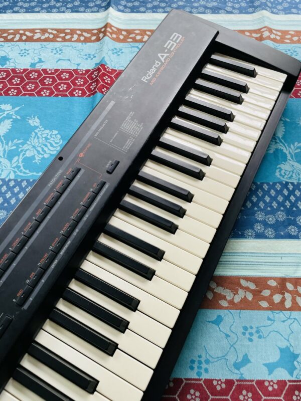 Clavier maitre Roland A-33 n°AK54357, sans alim – Image 3