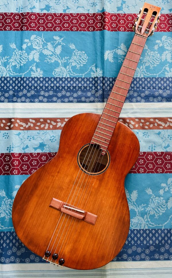 Guitare électro-acoustique luthier Tyko Runesson n°125 (2024, Suisse, Winterthur), étui