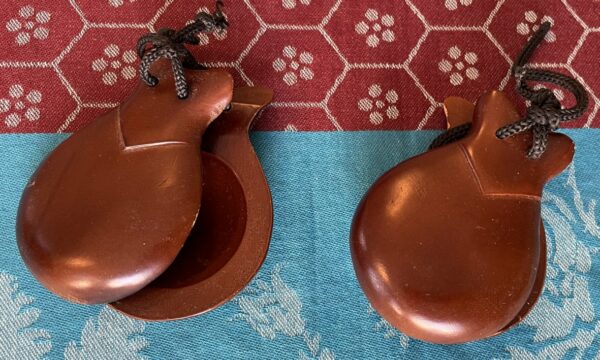 Paire de castagnètes en bois