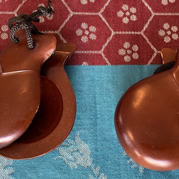 Paire de castagnètes en bois