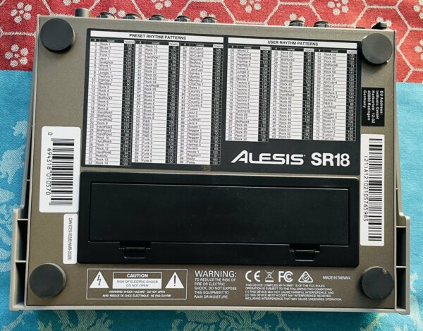 Boite à rythme et basse Alesis SR-18 n°A12102105765983, boite d’origine, alim – Image 5