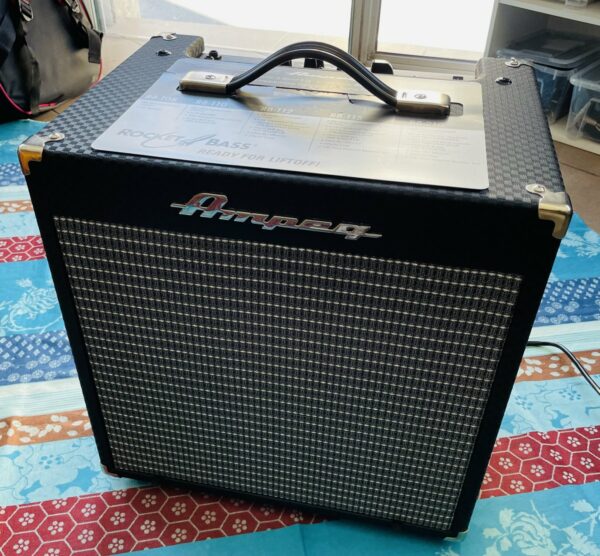 Ampli basse Ampeg Rocket bass RB-108 n°2112312F720051, alim, 30W