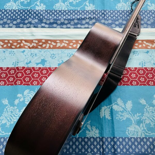 Alternative view of Guitare parlor Baton Rouge X11 LS/P-SCC Screwed Charcoal n°833080203, sangle