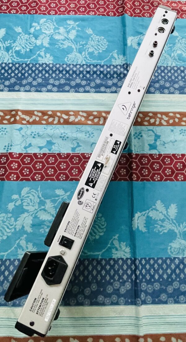 Pédalier contrôleur midi Behringer FCB1010 n°S1202283089, alim, 2 câbles midi 1.5M /5M – Image 3