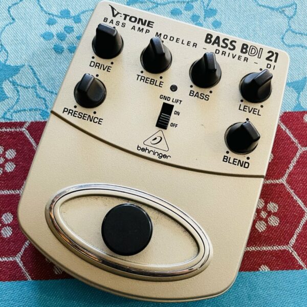 Pédale Behringer V-Tone Bass BDI21 n°1703, boite d’origine
