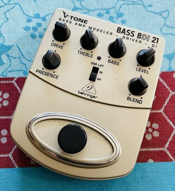 Pédale Behringer V-Tone Bass BDI21 n°1703, boite d’origine