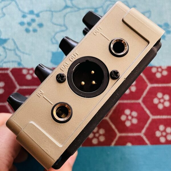 Alternative view of Pédale Behringer V-Tone Bass BDI21 n°1703, boite d’origine