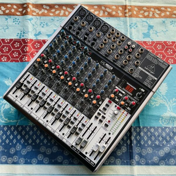 Table de mixage analogique Behringer Xenyx 1622 USB n°S221200455900, 2 équerres, boite d’origine, alim